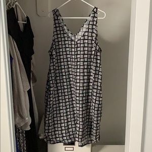 Old Navy patterned dress with pockets